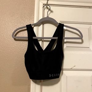 UNDER ARMOUR sports bra in GREAT condition